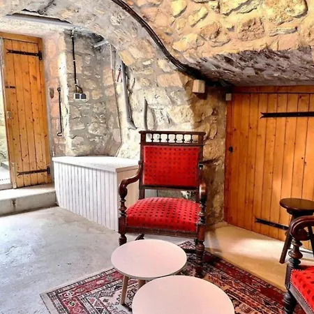 D'hotes L'adrienne Bed & Breakfast